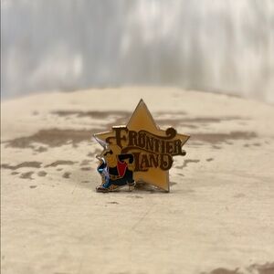 Disney Vintage Frontierland Star Pin
